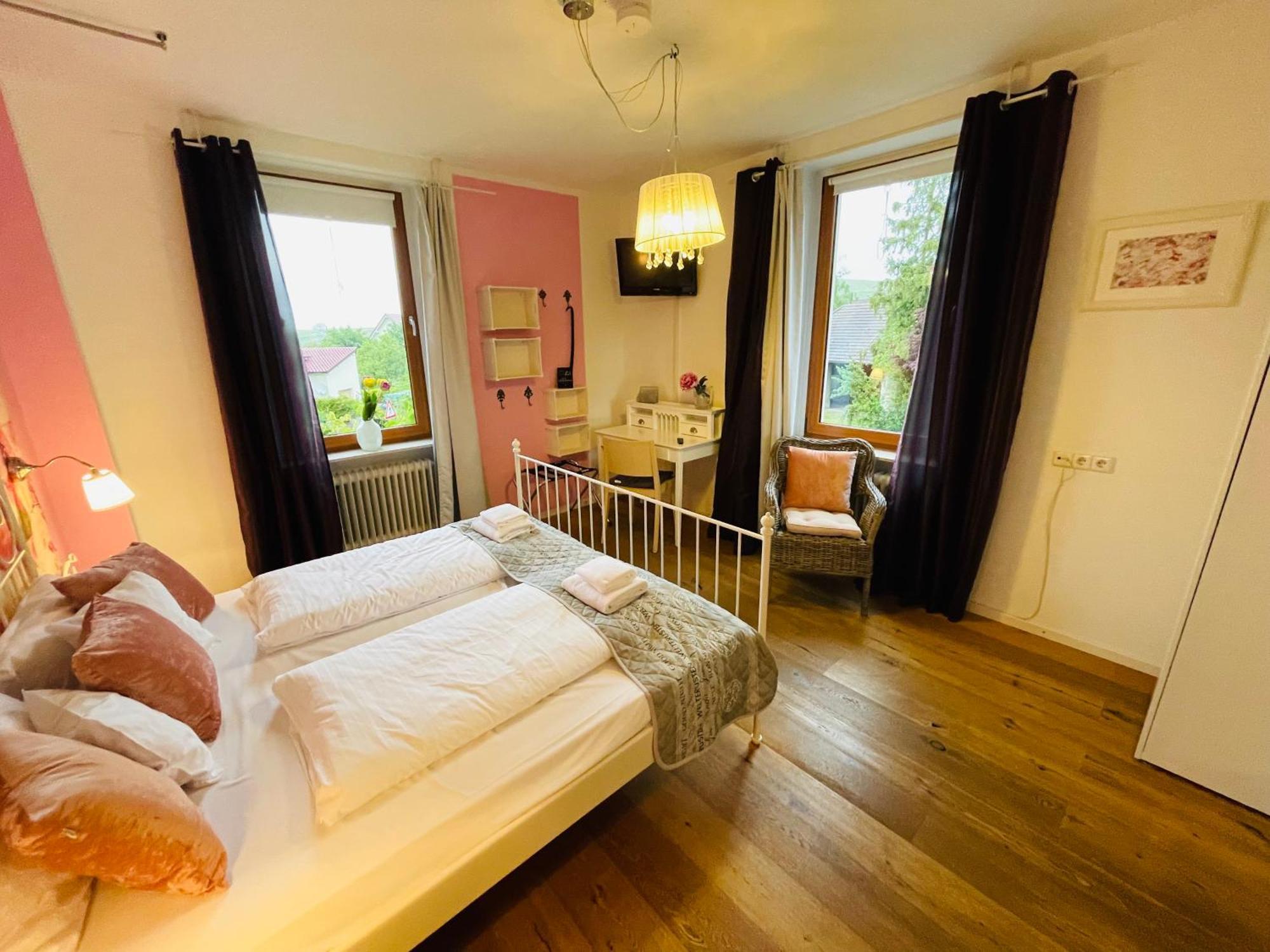 Zum Rayers Cafe-Restaurant & Boutique-Hotel Niederrotweil Δωμάτιο φωτογραφία