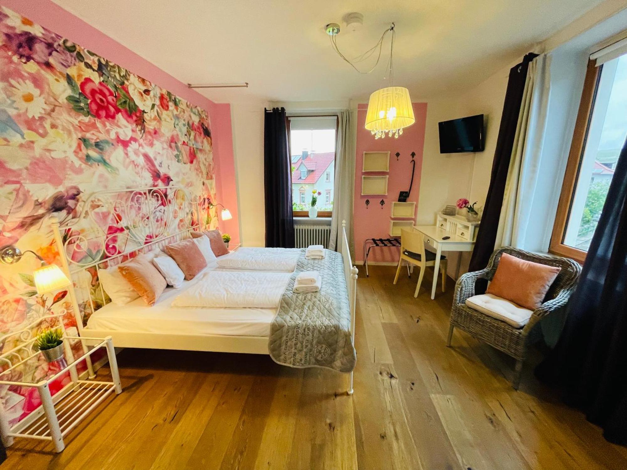 Zum Rayers Cafe-Restaurant & Boutique-Hotel Niederrotweil Δωμάτιο φωτογραφία